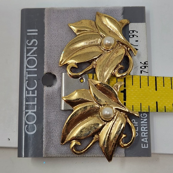 Collections II Yellow Gold Tone Leaf Floral Clip On Earrings Faux Pearl Vintage - Picture 4 of 4
